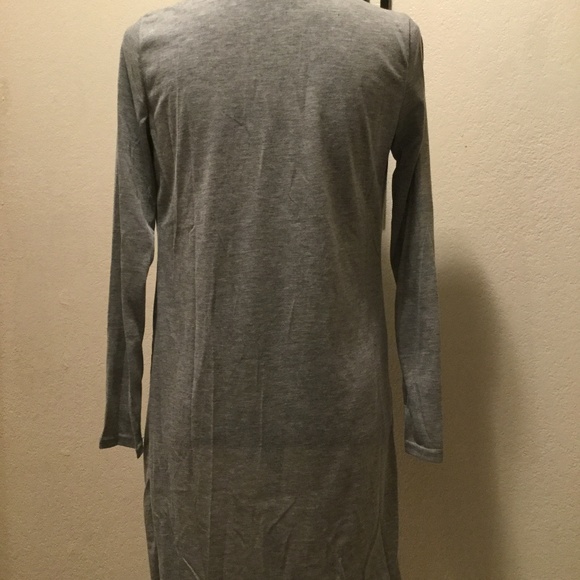 🦋NWT🦋Over Wrap Fringed Grey Sweatshirt - Picture 3 of 4